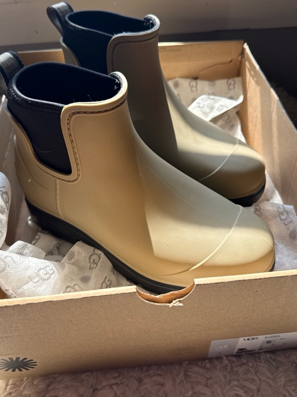 Ugg Droplet Tan Rain Ankle Boots